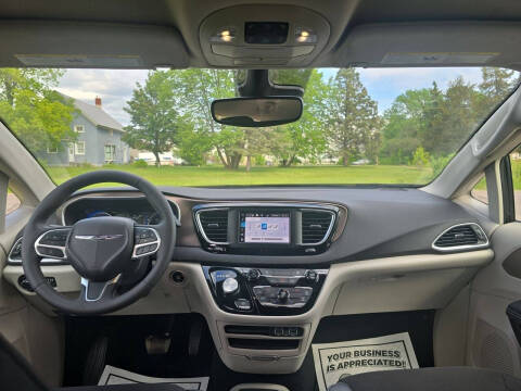 2024 Chrysler Voyager LX