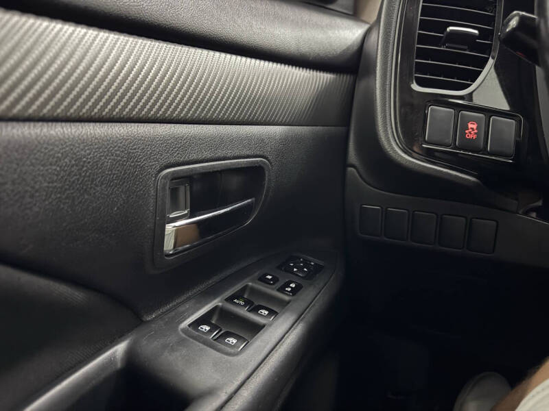 2016 Mitsubishi Outlander ES