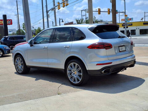 2017 Porsche Cayenne Platinum Edition