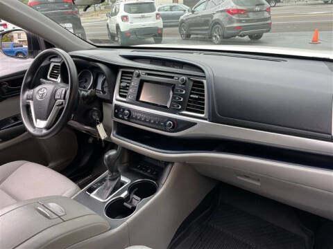 2017 Toyota Highlander LE