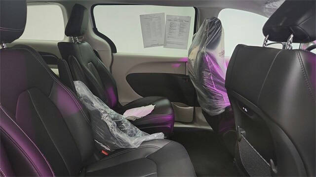 2024 Chrysler Pacifica Plug-In Hybrid Select