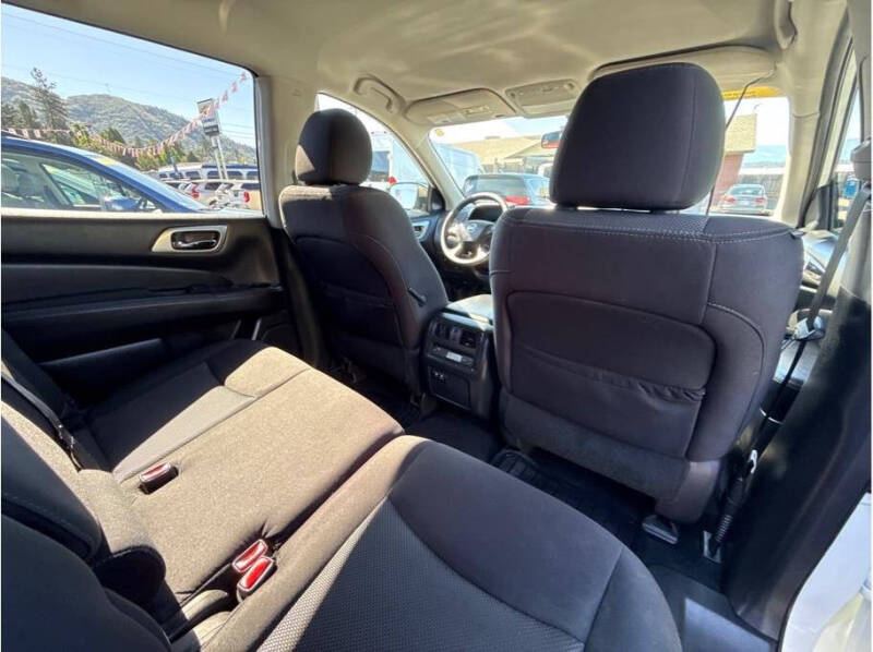 2020 Nissan Pathfinder S