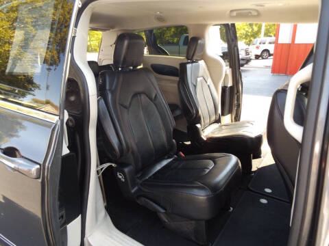 2017 Chrysler Pacifica Touring-L