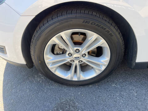 2017 Ford Taurus SEL