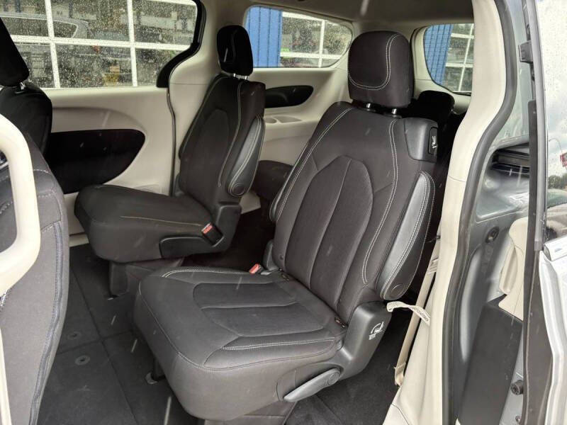 2020 Chrysler Voyager LX