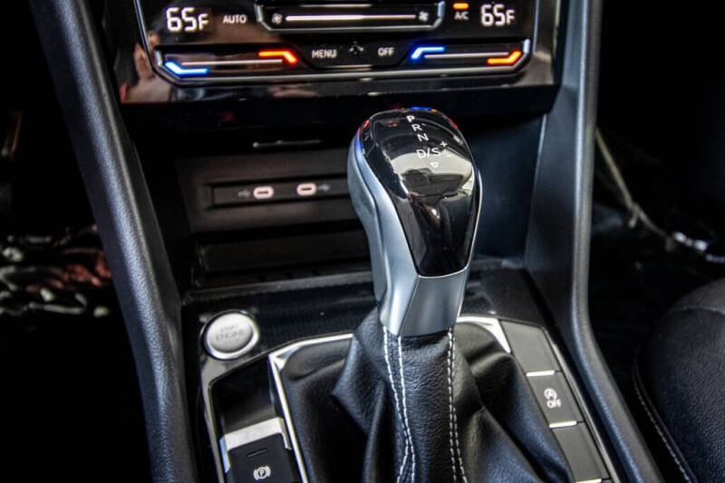 2026 Volkswagen Taos SE Black