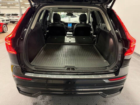 2024 Volvo XC60 B5 Core Dark Theme