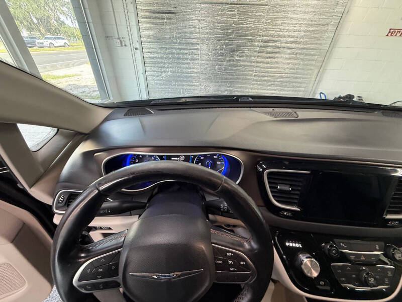2017 Chrysler Pacifica Touring-L