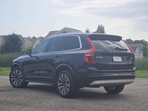 2022 Volvo XC90 T6 Momentum 6-Passenger
