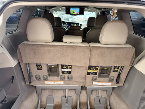 2017 Toyota Sienna XLE Premium 8-Passenger