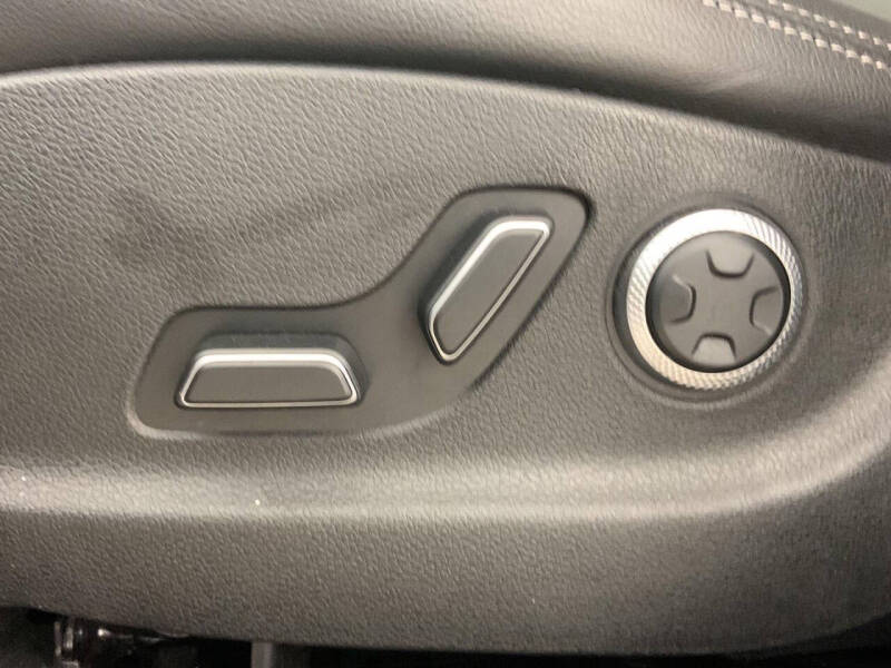 2025 Genesis GV70 2.5T Standard