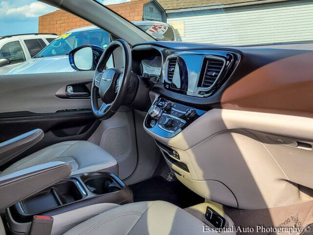 2017 Chrysler Pacifica Touring-L