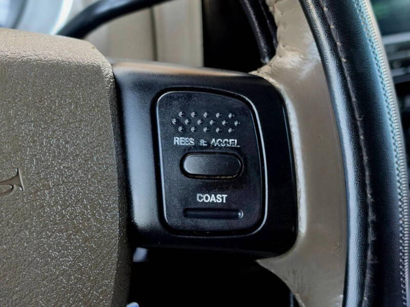2006 Mitsubishi Raider XLS