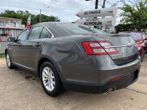 2015 Ford Taurus