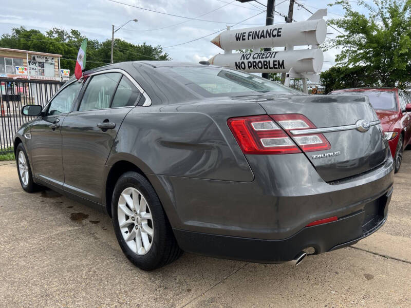 2015 Ford Taurus