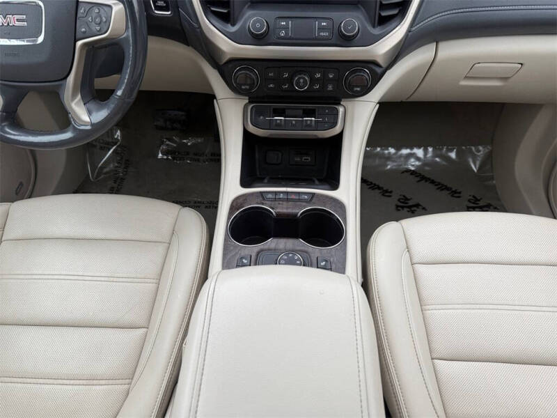 2022 GMC Acadia Denali