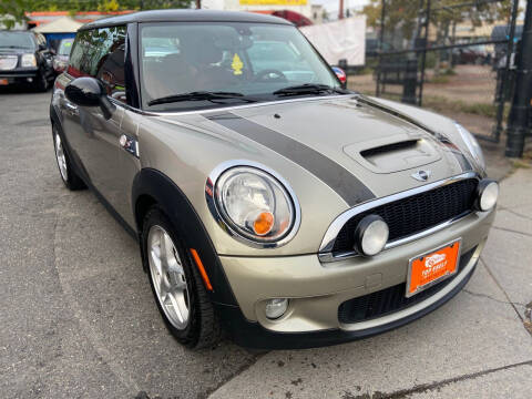 2009 MINI Cooper for sale at TOP SHELF AUTOMOTIVE in Newark NJ