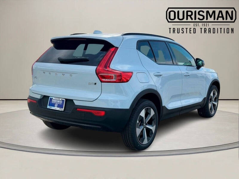 2026 Volvo XC40 B5 Plus