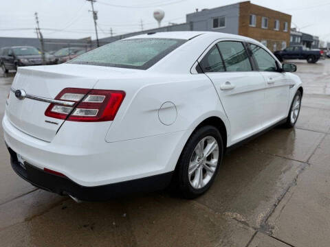 2017 Ford Taurus SE