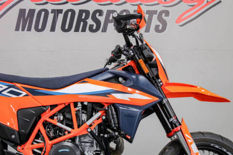 2024 KTM 690 SMC R