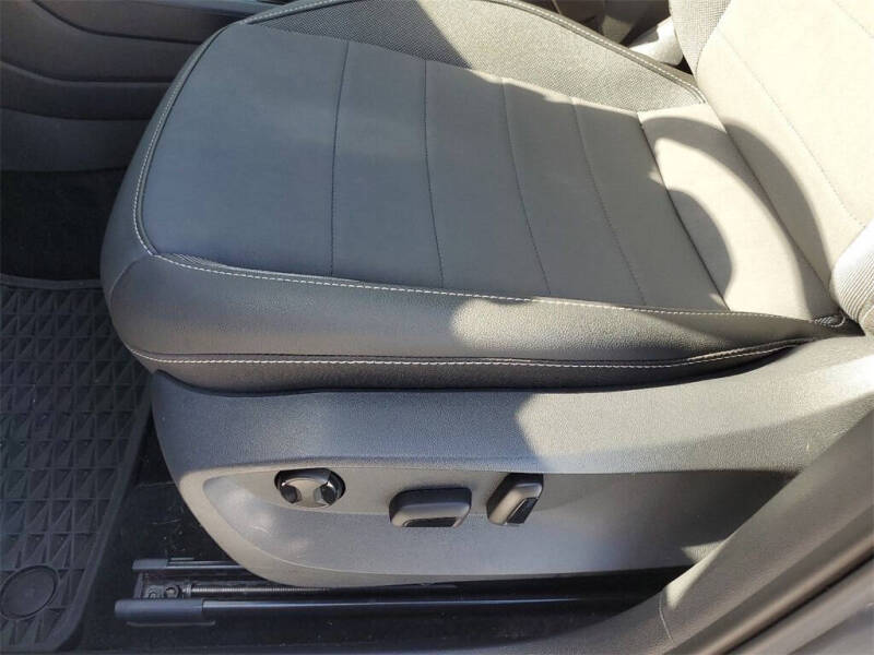 2024 Volkswagen Taos SE 4Motion