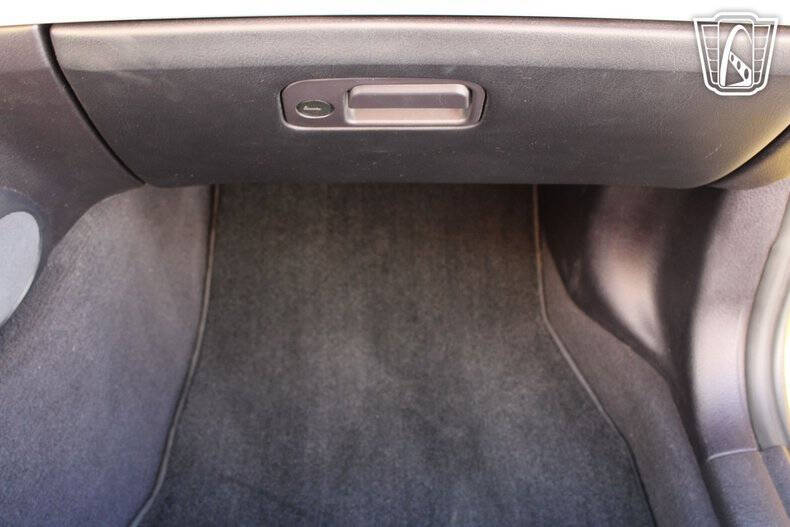 2004 Ford Thunderbird Deluxe