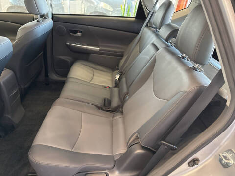 2014 Toyota Prius v Five