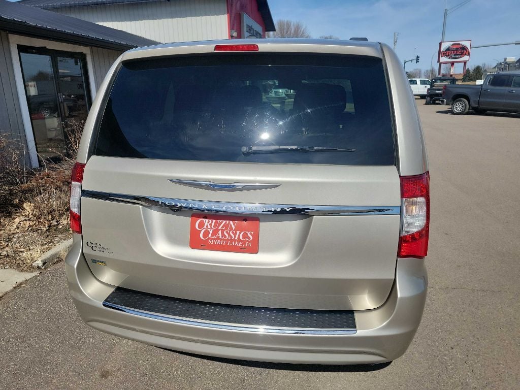 2014 Chrysler Town and Country 57