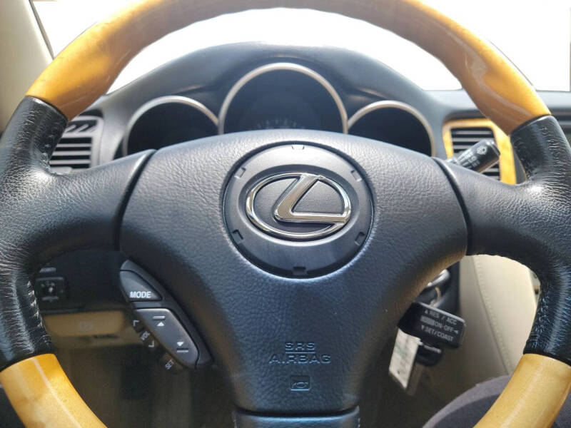 2004 Lexus SC 430