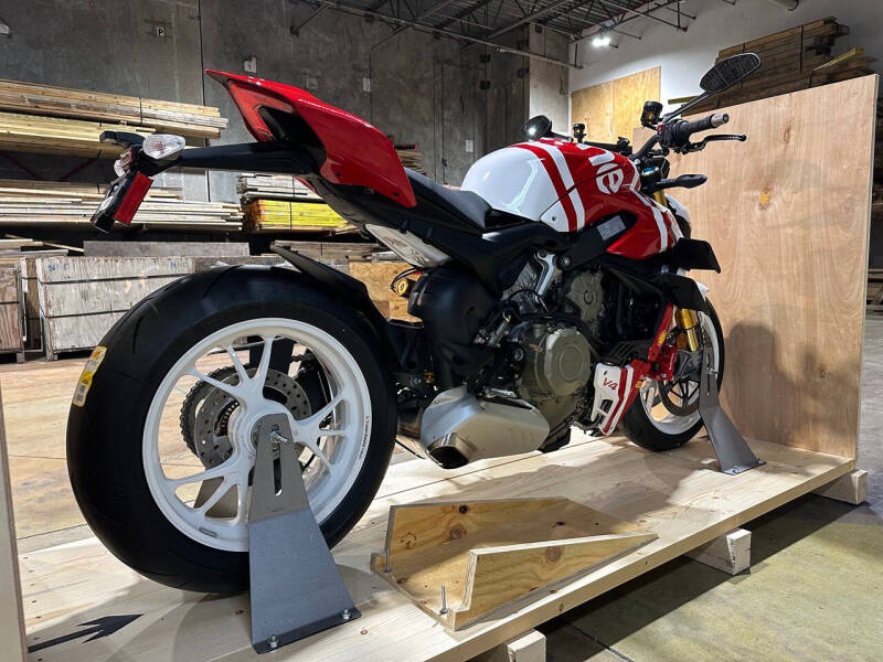 2025 Ducati Streetfighter V4 Supreme