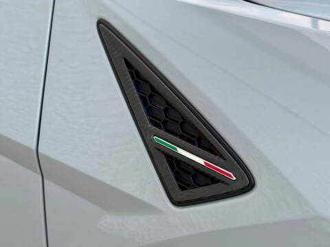 2025 Lamborghini Urus SE