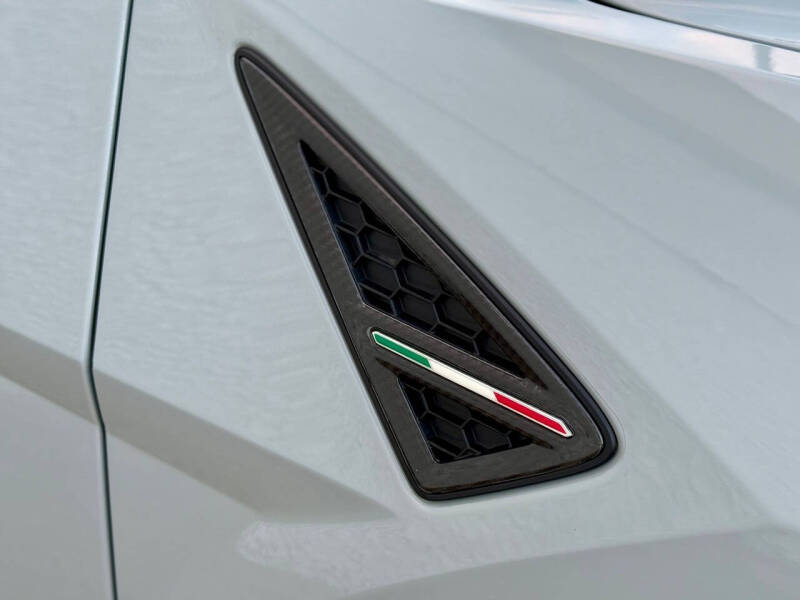 2025 Lamborghini Urus SE