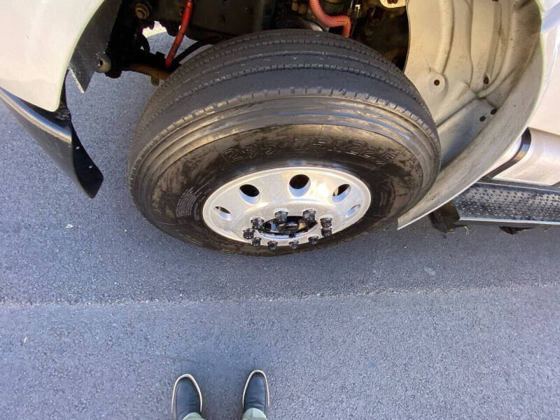 2005 Freightliner M2 106