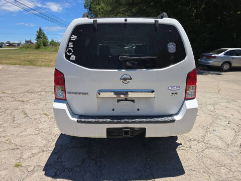 2005 Nissan Pathfinder SE