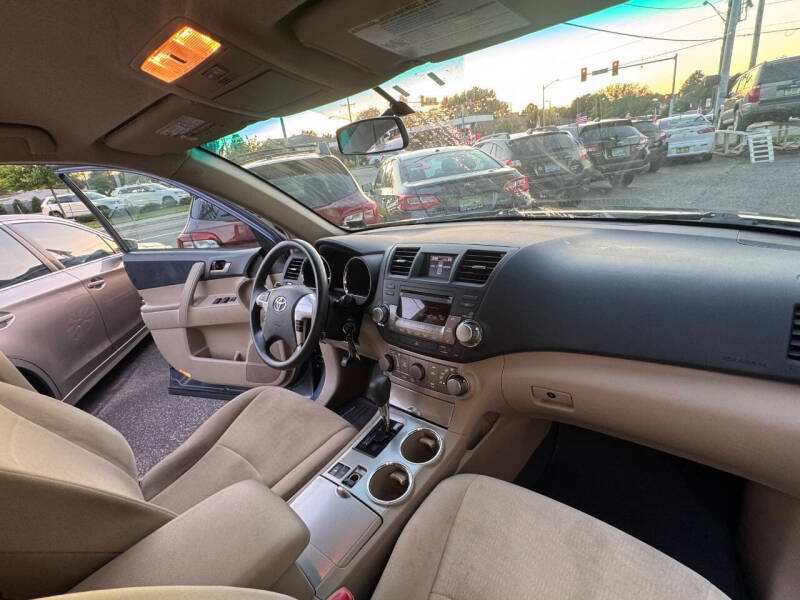 2012 Toyota Highlander SE