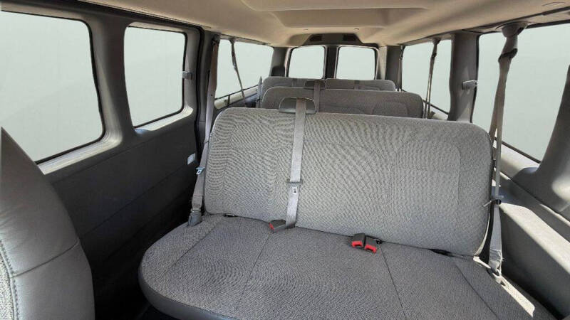 2025 Chevrolet Express LT 3500