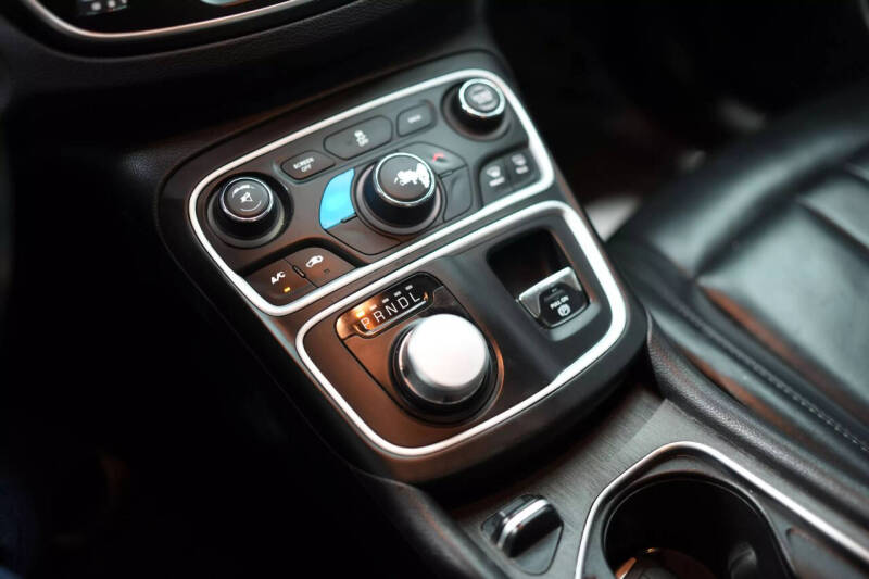 2017 Chrysler 200 Limited Platinum