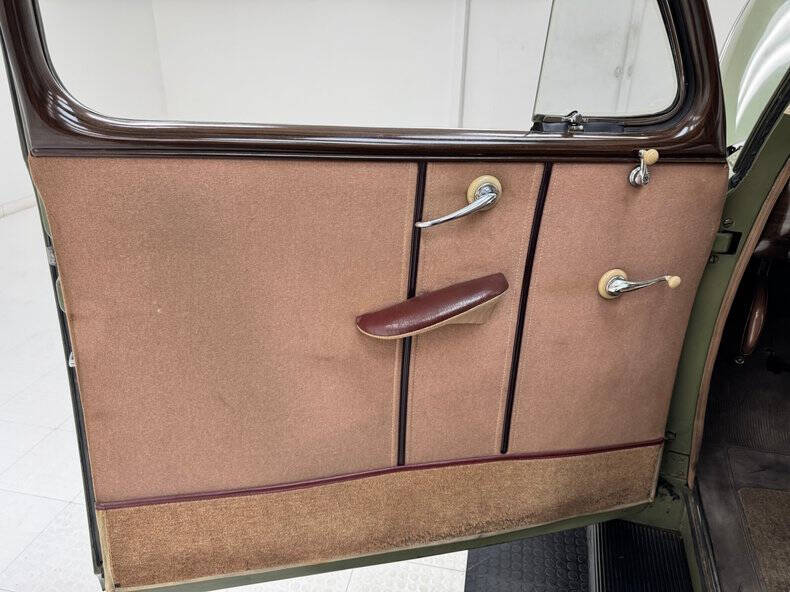 1941 Ford Super Deluxe