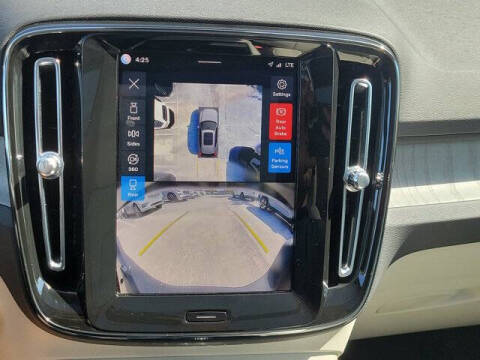 2024 Volvo XC40 B5 Plus Bright Theme