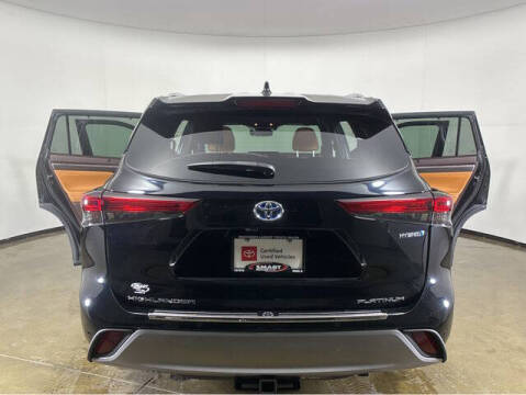 2022 Toyota Highlander Hybrid Platinum