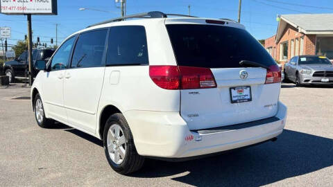 2004 Toyota Sienna LE 7 Passenger