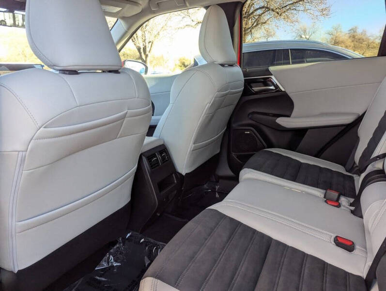 2026 Mitsubishi Outlander SE