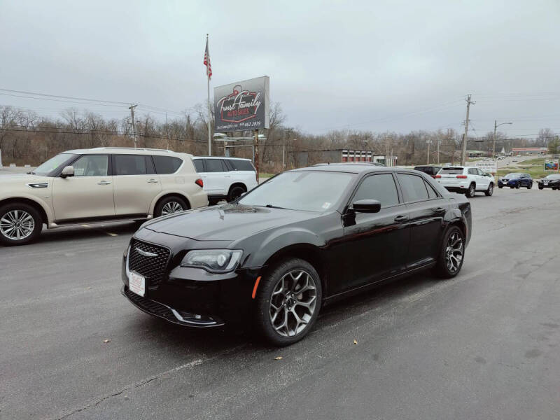 2018 Chrysler 300 S's photo