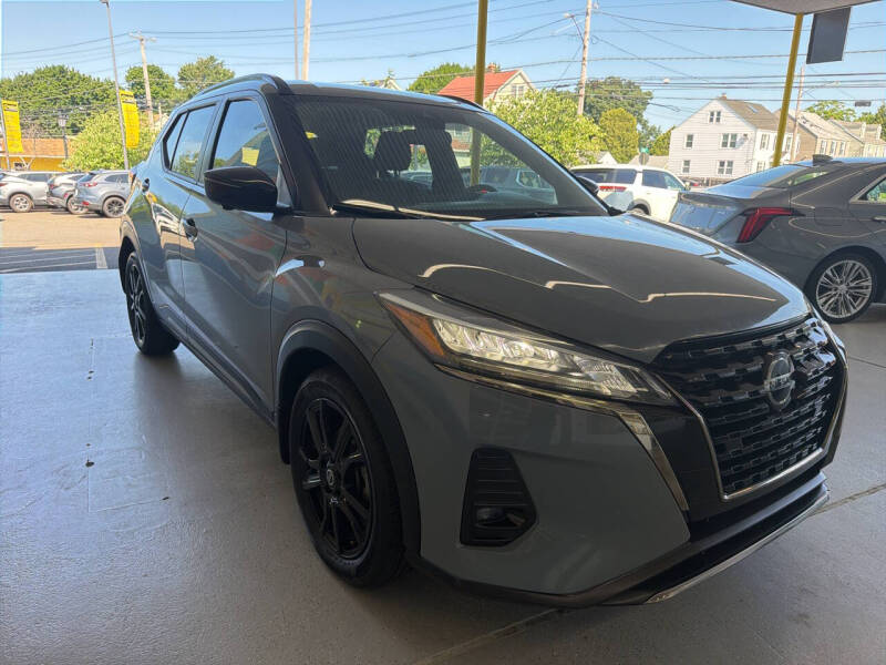 2021 Nissan Kicks SR