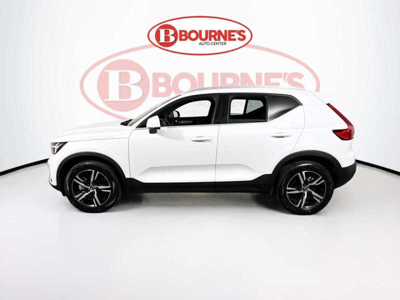 2025 Volvo XC40 B5 Core Bright Theme