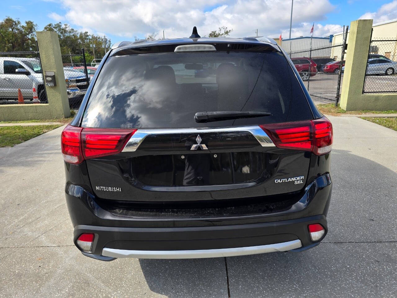 2018 Mitsubishi Outlander for sale at Bascarshop in Tampa, FL