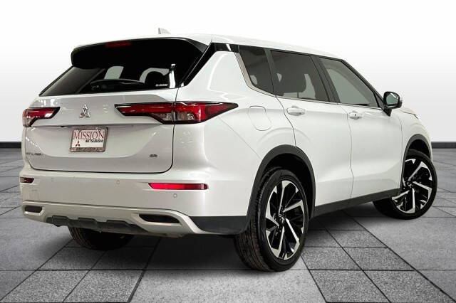 2024 Mitsubishi Outlander SE