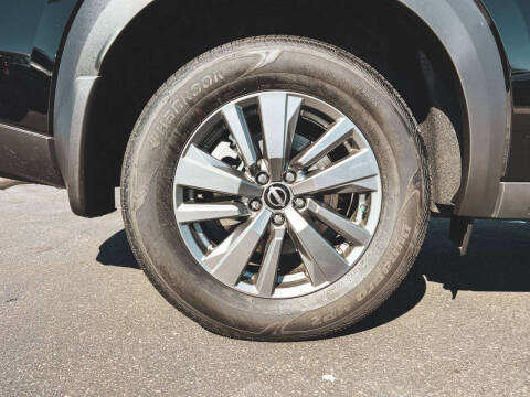 2025 Nissan Pathfinder S