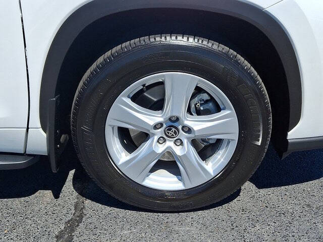 2025 Toyota Highlander LE