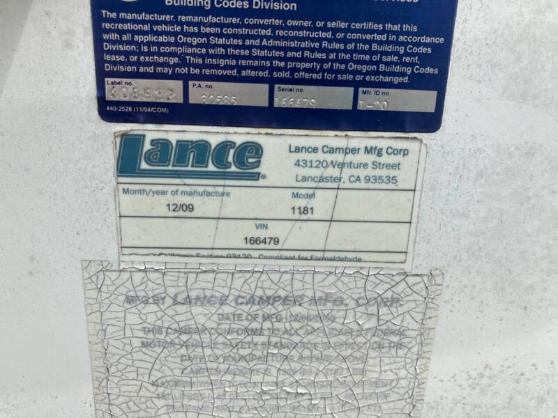 2009 Lance Camper 1181